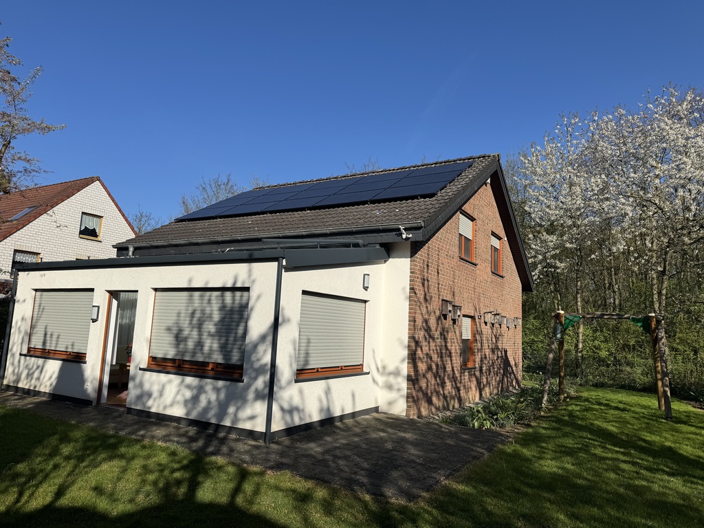 Haus im Grünen mit Solaranlage